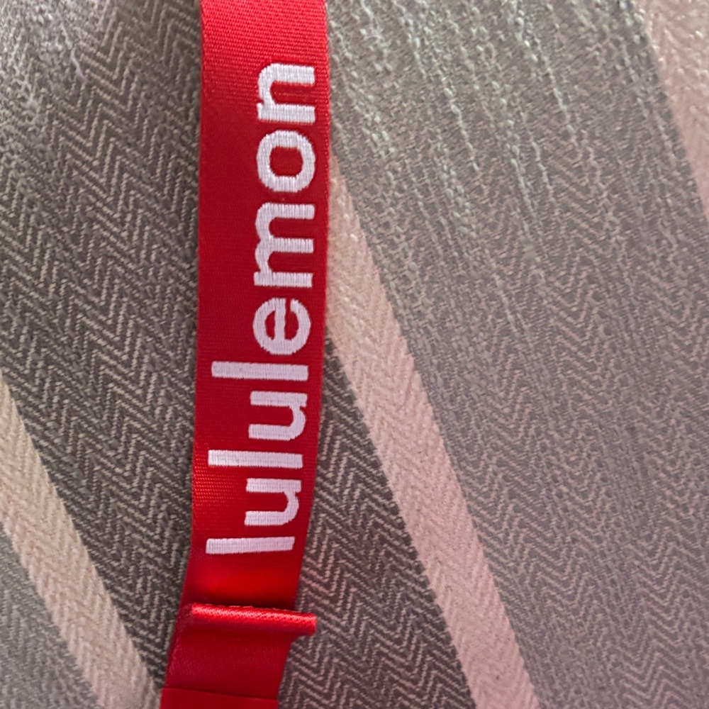 lululemon athletica Red Crossbody Bags - Picture 3 of 4